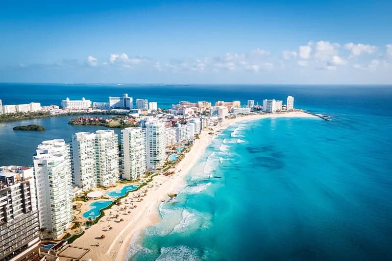 Properties in Cancún — hotel zone, residential and commercial